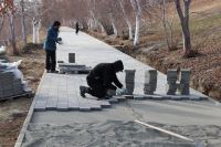 В Центральном районе началась реконструкция дорожек на склоне верхней террасы набережной  