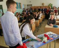 В школе Волгограда в память об участнике специальной военной операции  открыли «Парту Героя»