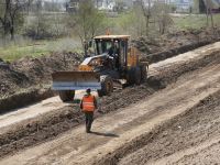 В микрорайоне Родниковая долина началось обустройство основания нового участка автодороги