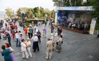 На летней сцене на Центральной набережной в выходные выступят музыканты-любители
