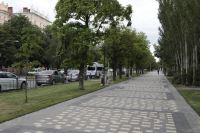 На очередном участке бульварной зоны вдоль ул. Титова в Краснооктябрьском районе стартовали работы по благоустройству