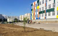 Рядом с новой школой-тысячником в Ворошиловском районе высадят более 600 зеленых насаждений